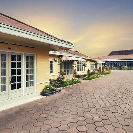 Hotel Indah Palace Tawangmangu Exterior photo