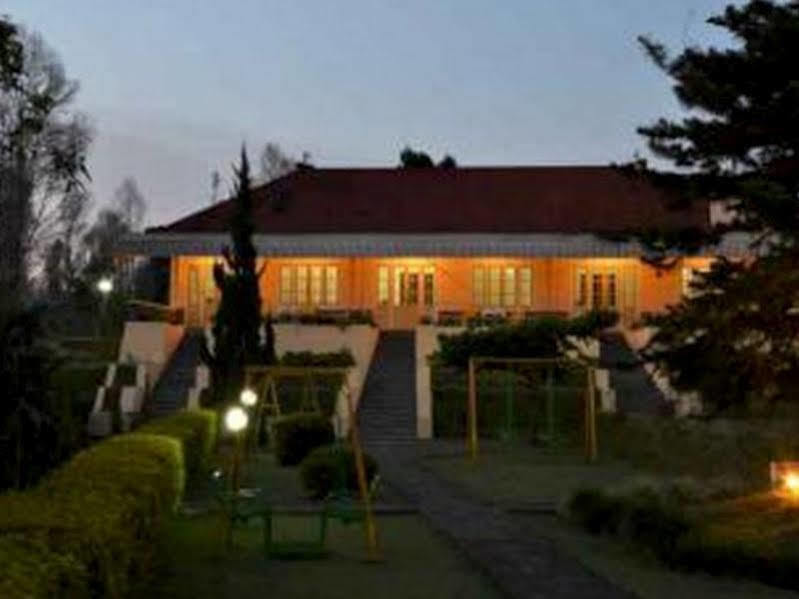 Hotel Indah Palace Tawangmangu Exterior photo