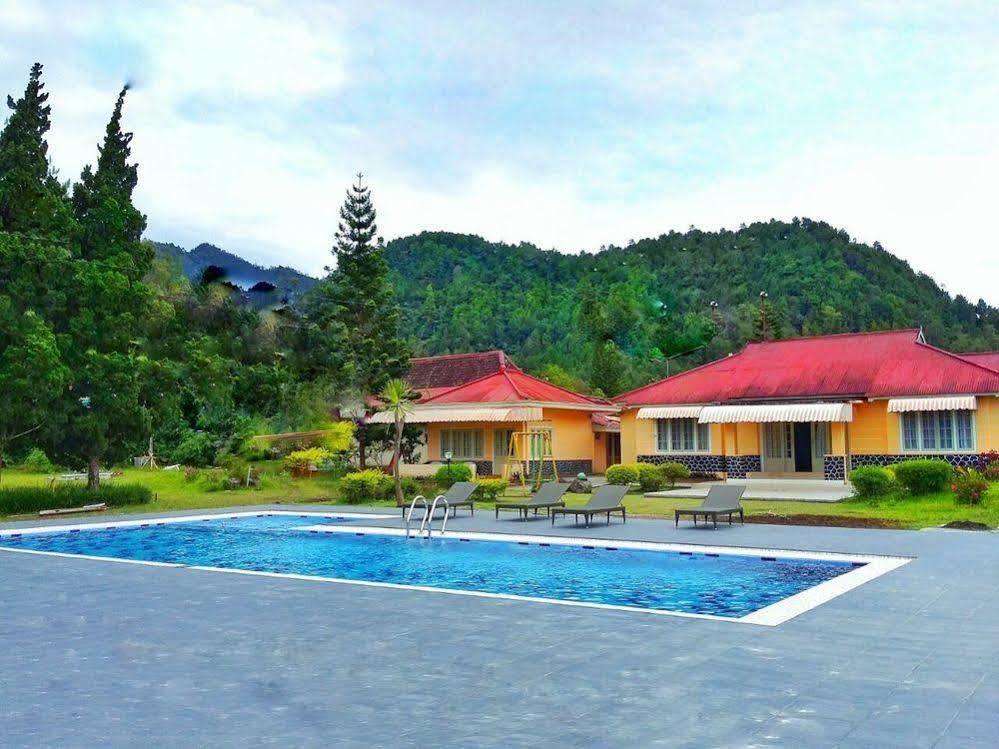 Hotel Indah Palace Tawangmangu Exterior photo